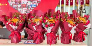 中国医师节 | 颠康医院暖心行动：“红包+鲜花”传递祝福与关怀！